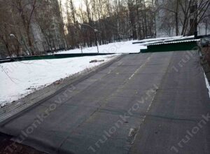 Металлическая крыша гаража, покрытая Унифлексом