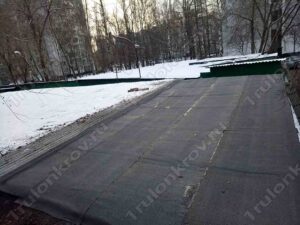 Металлическая крыша гаража, покрытая Унифлексом