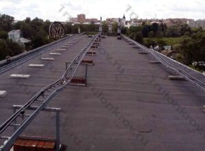 Отремонтированная плоская кровля