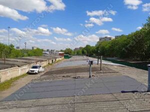 Шиферная крыша гаража, покрытая Технониколем