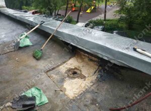 Удаление старой кровли вокруг ливнёвки