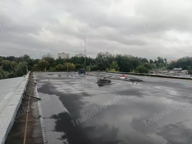 Ремонт кровли на школе