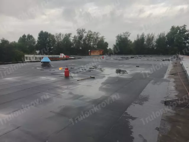Ремонт кровли на школе