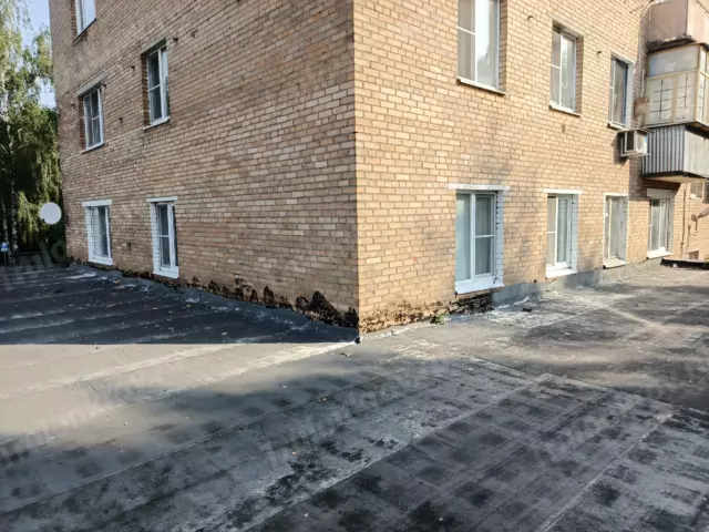 Ремонт рубероидной кровли на магазине