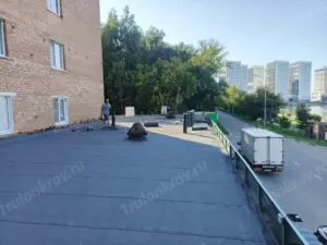 Ремонт мягкой кровли на магазине